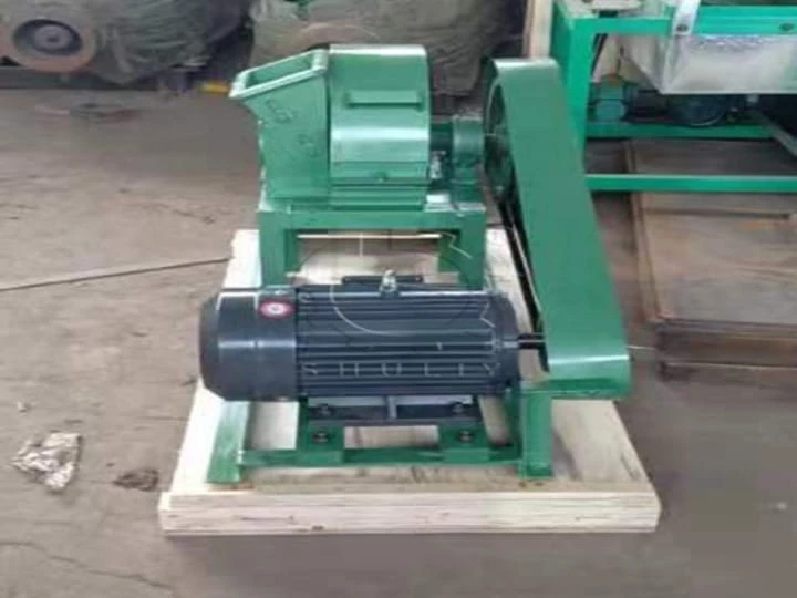 Package of wood crushing machine