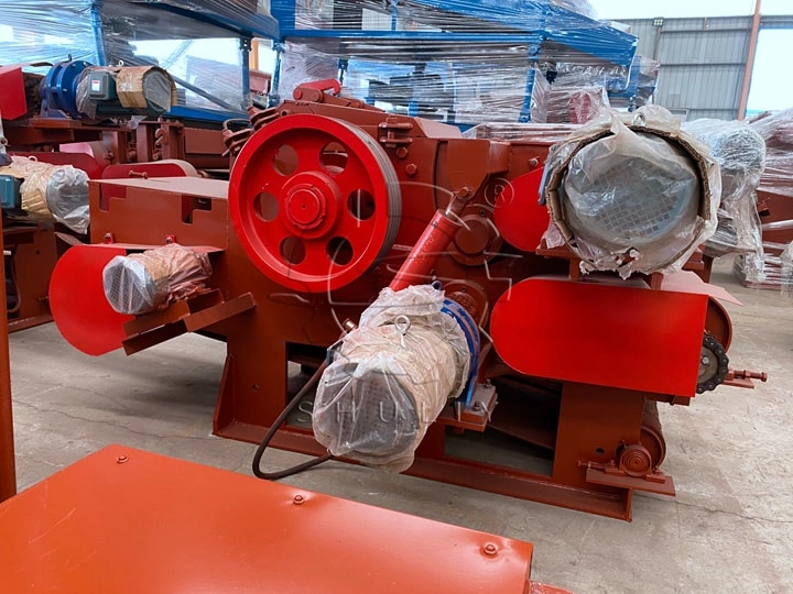 Log chipper machine