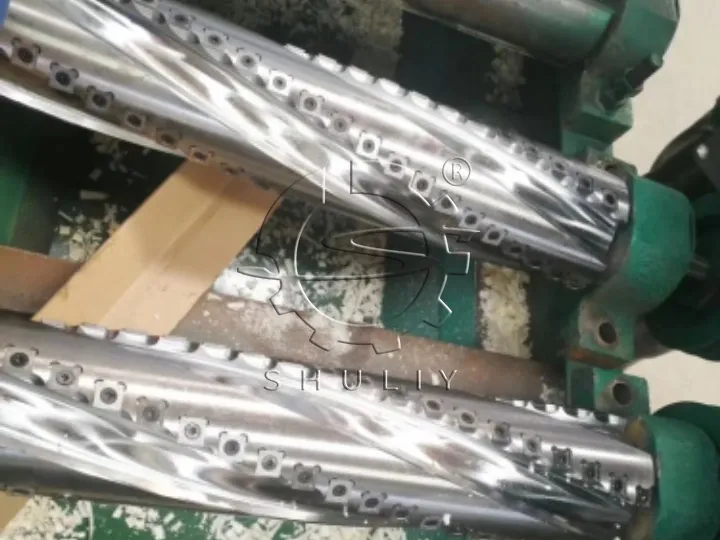Astillas de madera utilizadas como lecho para animales Eje en espiral de la máquina de afilado de troncos