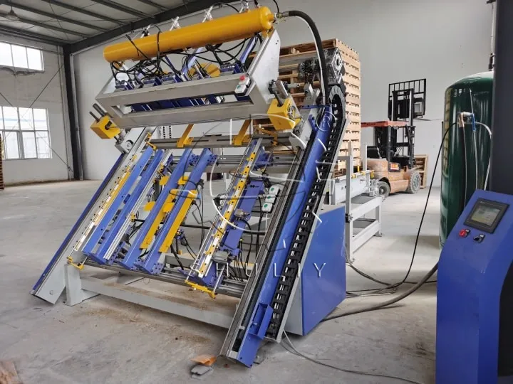 European standard pallet nailing machine