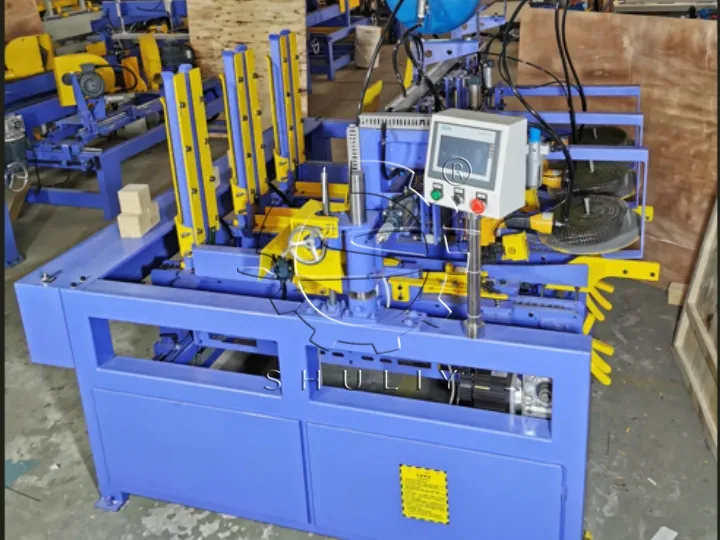 Pallet stacking machine