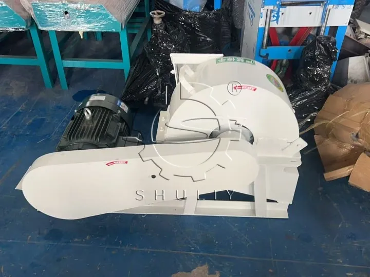 Customized White Sl-420 Sawdust Maker Machine Exported To Iraq 3 Sawdust maker