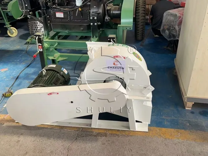 Customized White Sl-420 Sawdust Maker Machine Exported To Iraq 1 톱밥 만드는 기계