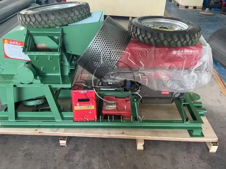 Sawdust making machine