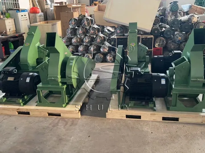 Log chipper machine