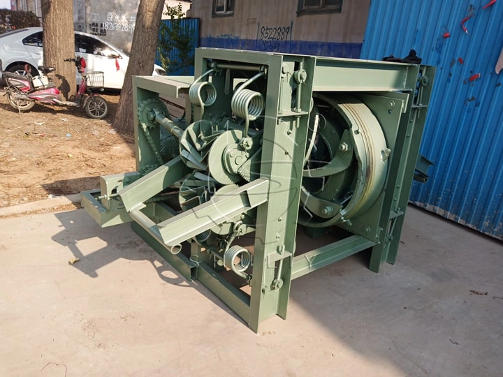 Vertical wood debarking machine