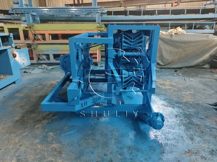 Pine peeling machine